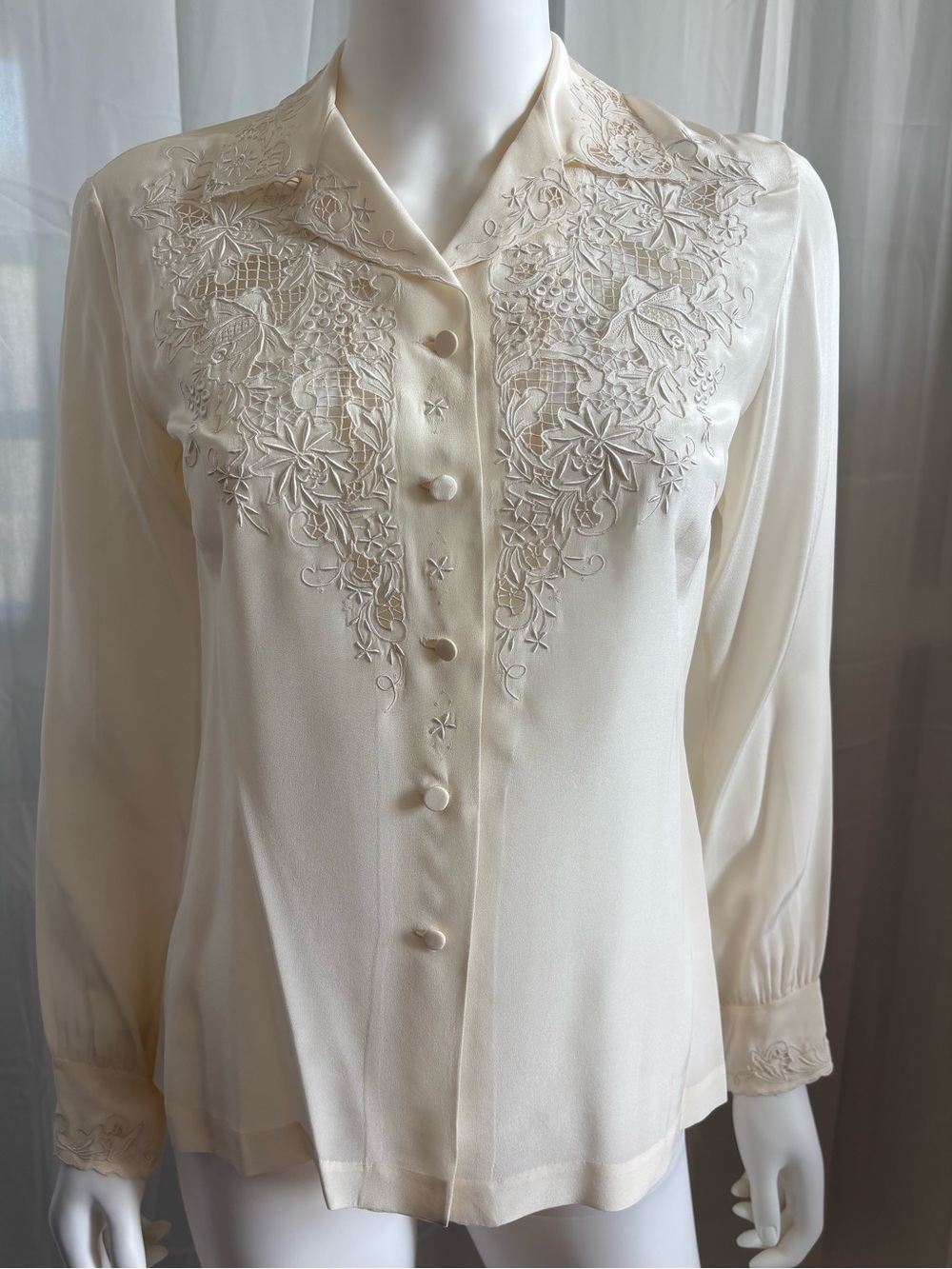 Vintage Peony Shanghai 100% Silk Hand Embroidered Cream Blouse 34
